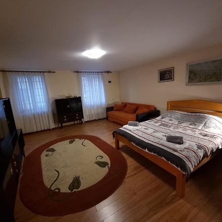 R Castle - 2 Room Apartment Braşov Eksteriør billede
