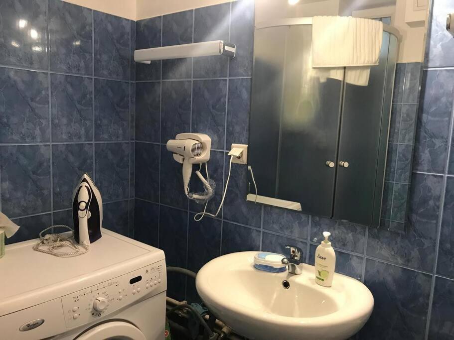 R Castle - 2 Room Apartment Braşov Eksteriør billede